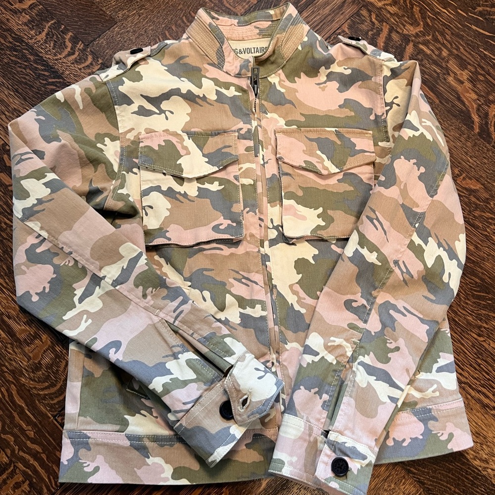 Jacket for girls. It is a junior size.